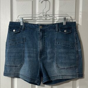 High-Waisted Blue Jean Shorts with Relaxed Fit